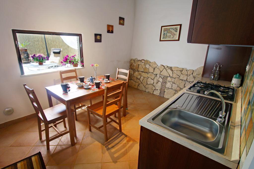 Casa Vacanze Borgo Borghese SantʼAlessio Siculo Oda fotoğraf